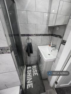 1 bedroom in a house share to rent, Graham Road, London, E13