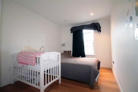 2 bedroom flat to rent, Regent Terrace, London SW8