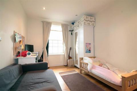 2 bedroom flat to rent, Regent Terrace, London SW8