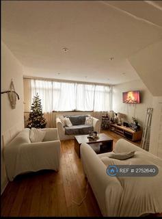 2 bedroom maisonette to rent, Shoreham Close, London, SW18
