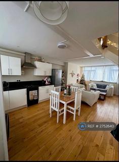 2 bedroom maisonette to rent, Shoreham Close, London, SW18