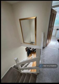 2 bedroom maisonette to rent, Shoreham Close, London, SW18