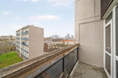 2 bedroom flat for sale, Yates House, Roberta Street, London