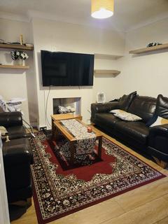 2 bedroom terraced house to rent, Connaught Road, Luton LU4