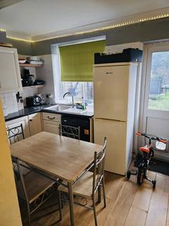 2 bedroom terraced house to rent, Connaught Road, Luton LU4
