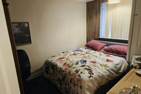 2 bedroom terraced house to rent, Connaught Road, Luton LU4
