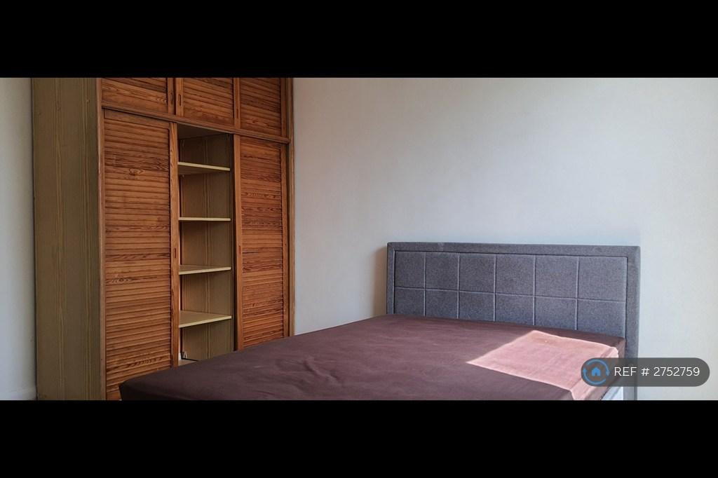 Large Double Bedroom 1