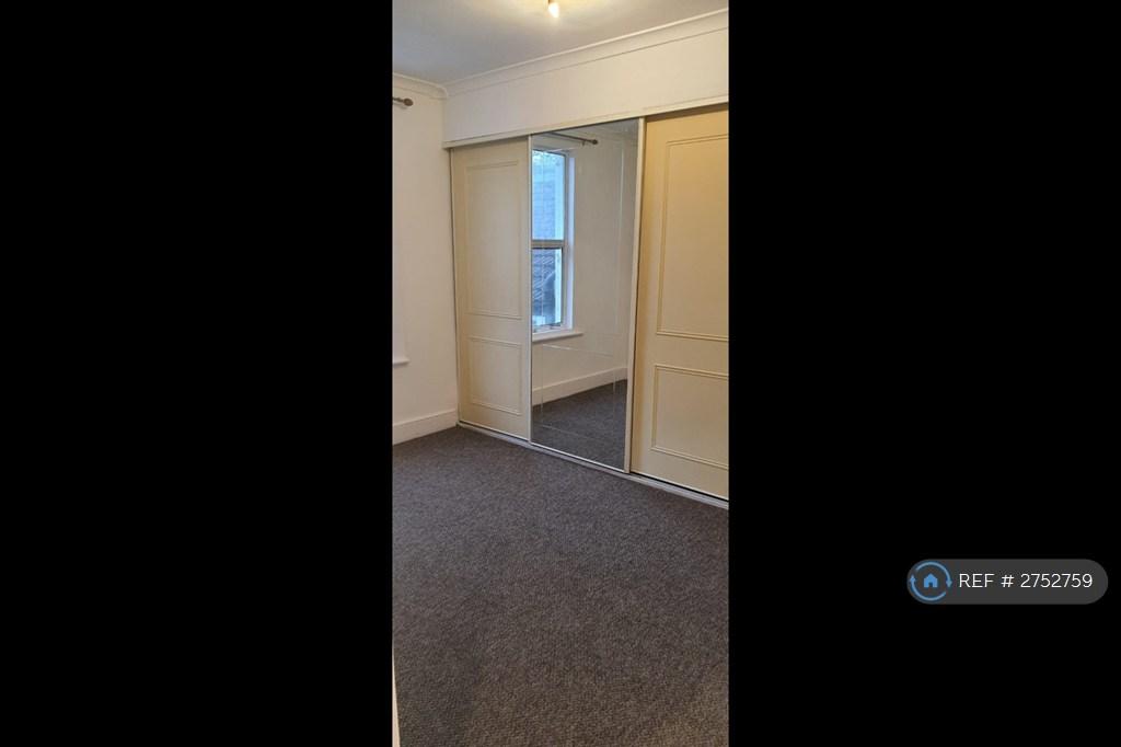 Large Double Bedroom 2