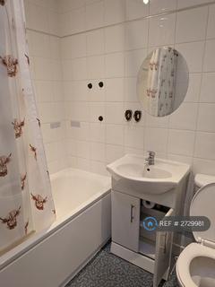 2 bedroom flat to rent, Station Road, Birchington, CT7