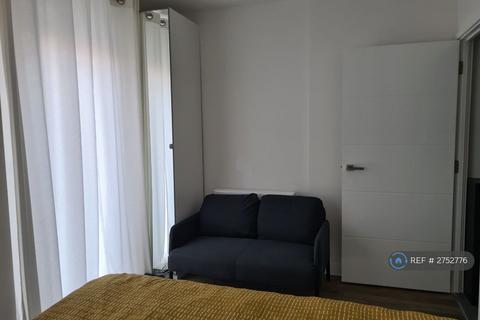 Studio to rent, Kingston Road, New Malden, KT3