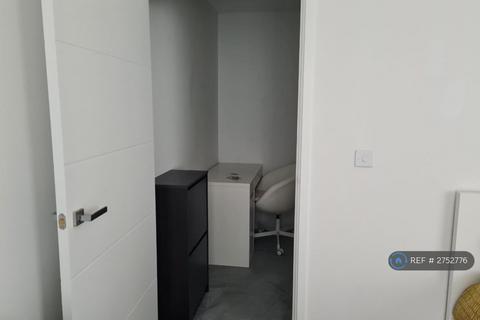 Studio to rent, Kingston Road, New Malden, KT3