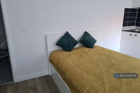 Studio to rent, Kingston Road, New Malden, KT3