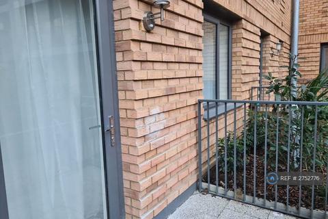 Studio to rent, Kingston Road, New Malden, KT3