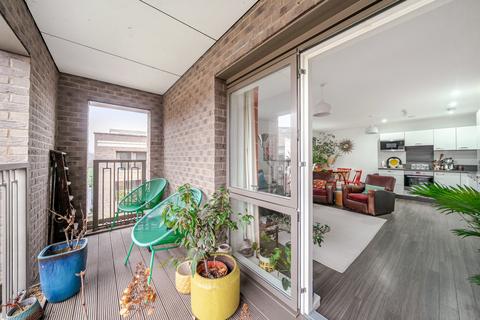 2 bedroom apartment for sale, Adenmore Road, London