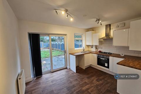 3 bedroom terraced house to rent, Whitegate Avenue, Chadderton, Oldham, OL9