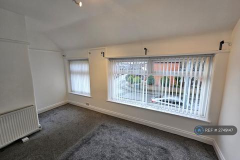 3 bedroom terraced house to rent, Whitegate Avenue, Chadderton, Oldham, OL9