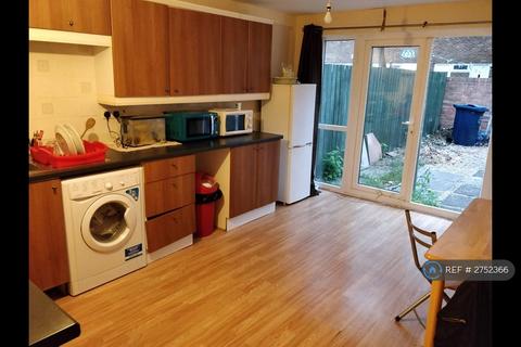 3 bedroom terraced house to rent, Langhorn Close, Newcastle Upon Tyne, NE6