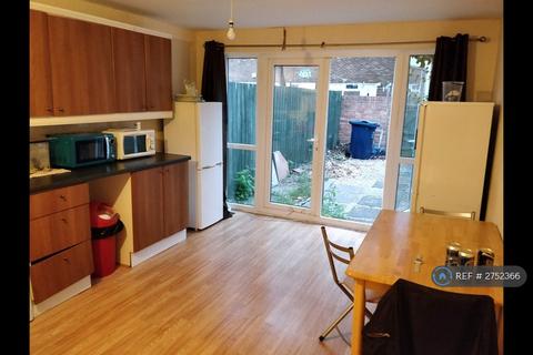 3 bedroom terraced house to rent, Langhorn Close, Newcastle Upon Tyne, NE6