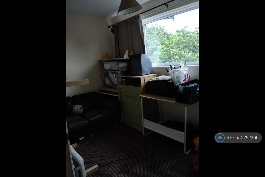 Spare Room (Study)