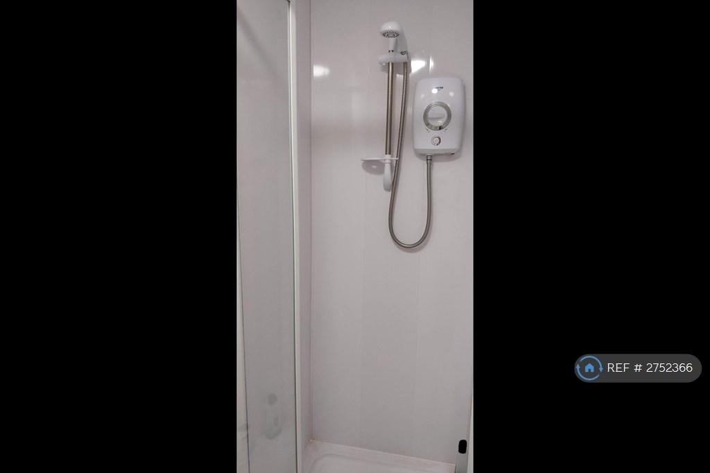 Shower/Wc Ground Floor