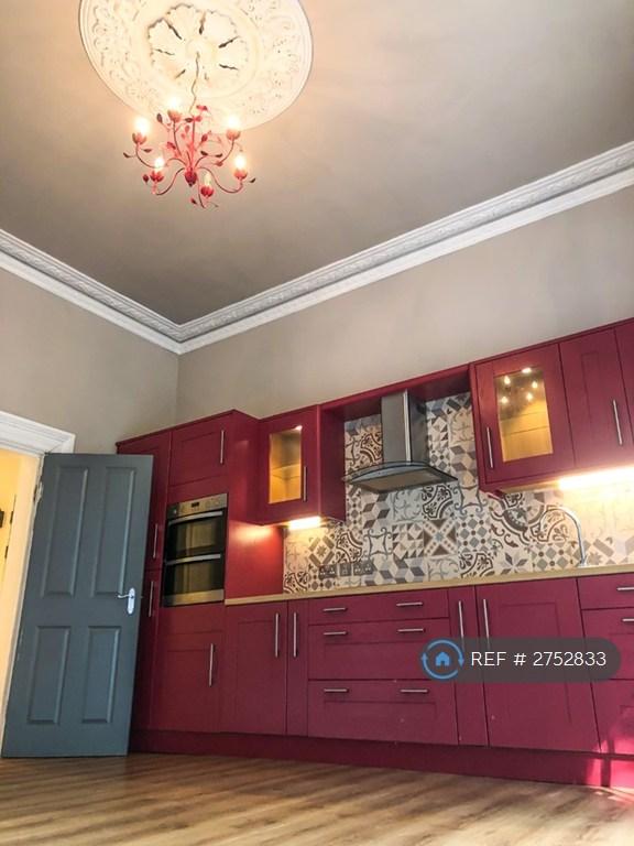 Kitchen &amp; Lounge