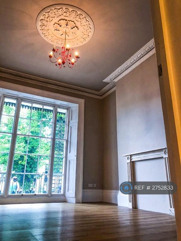 Kitchen &amp; Lounge