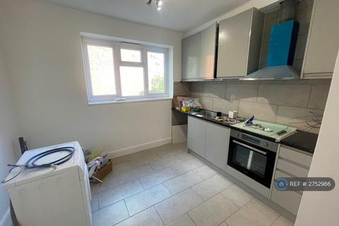 3 bedroom flat to rent, Edgar House, London, SW8