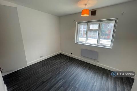 3 bedroom flat to rent, Edgar House, London, SW8