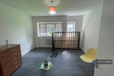 3 bedroom flat to rent, Edgar House, London, SW8