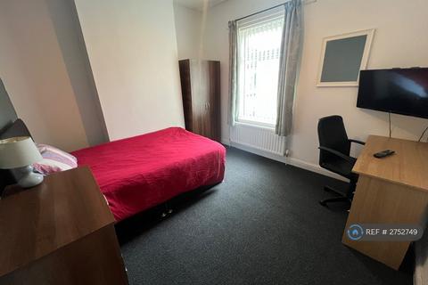 4 bedroom terraced house to rent, Darnley Street, Stoke-On-Trent, ST4