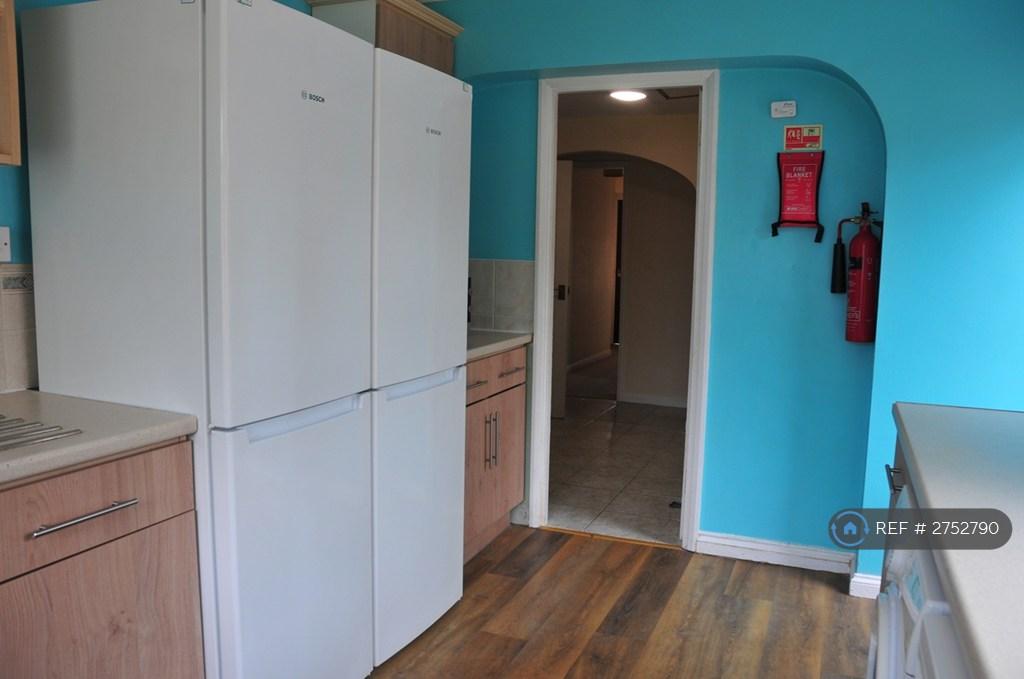 Kitchen 2 Large Fridge/Freezers