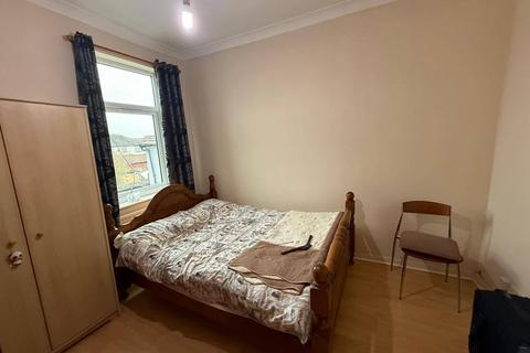 2 bedroom flat to rent, Southall, UB2