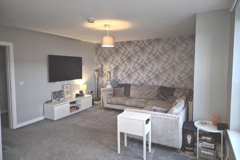 2 bedroom flat to rent, Oatlands Square, Glasgow