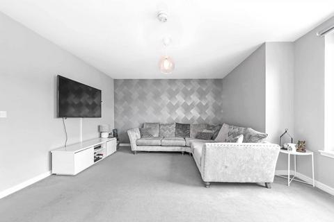 2 bedroom flat to rent, Oatlands Square, Glasgow