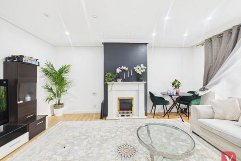 3 bedroom semi-detached house to rent, The Crest, Luton LU3