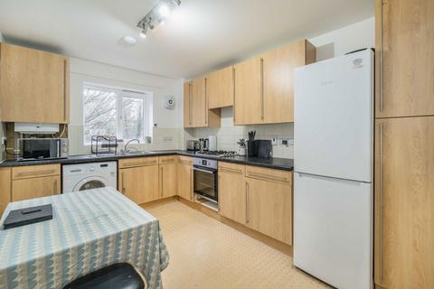 2 bedroom flat for sale, Symons Close, London SE15