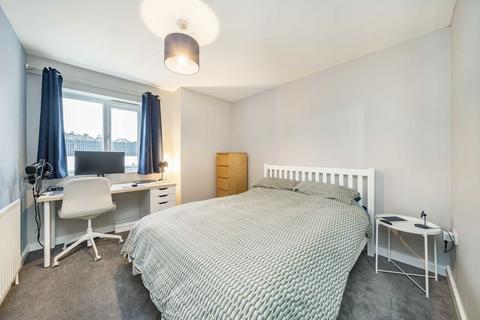2 bedroom flat for sale, Symons Close, London SE15