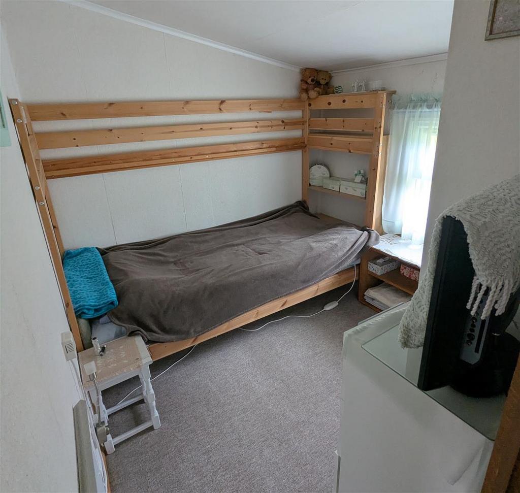 Bed 3.jpg