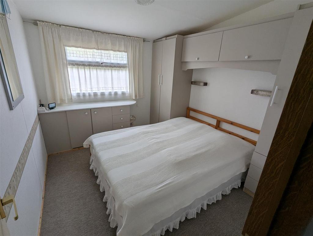 Bed 1.jpg