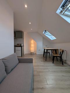 1 bedroom flat to rent, Garratt Lane, London SW17