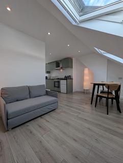 1 bedroom flat to rent, Garratt Lane, London SW17