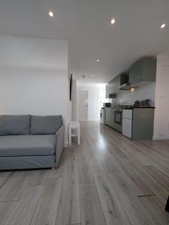 1 bedroom flat to rent, Garratt Lane, London SW17