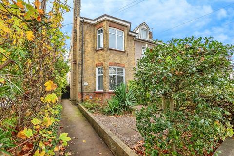 5 bedroom end of terrace house for sale, Old Road West, Kent DA11
