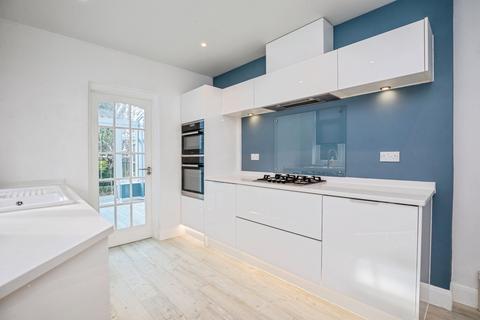 5 bedroom end of terrace house for sale, Old Road West, Kent DA11