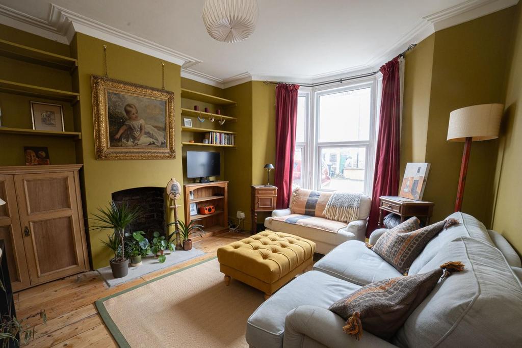 Living Room (3).jpg