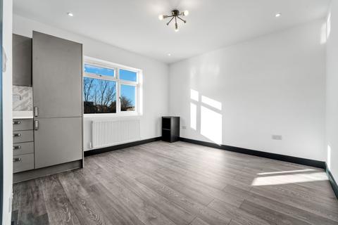 2 bedroom flat to rent, Derley Road, Southall UB2
