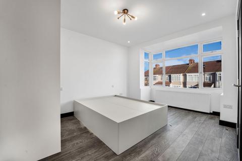 2 bedroom flat to rent, Derley Road, Southall UB2
