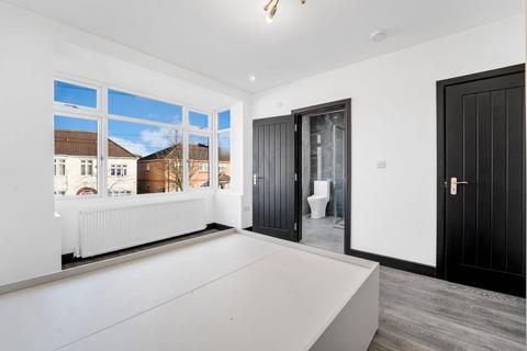 2 bedroom flat to rent, Derley Road, Southall UB2