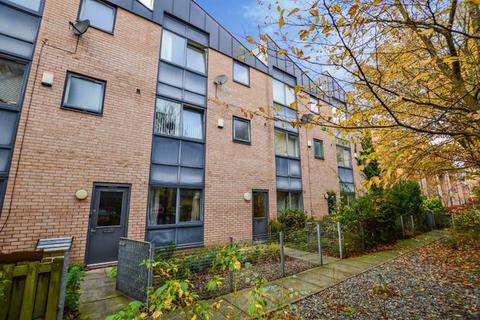 1 bedroom house of multiple occupation to rent, Betsham Street, Manchester M15