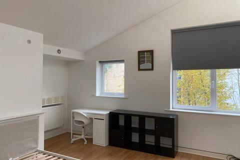 1 bedroom house of multiple occupation to rent, Betsham Street, Manchester M15